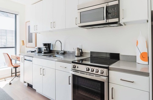 Polk Gulch Apartment | Luxe Nob Hill 1BR w/Pet Area & Rooftop, nr Hospital, by Blueground