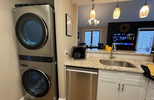 Colonie House | Luxurious 2-BR, 2-full bath townhome in lovely Colonie. Garage, deck, 1-TB WiFi