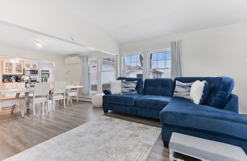 Niagara County House | Luxurious Lakefront Home- Niagara