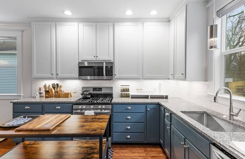 Central Gardens House | Luxurious + Spacious 3 BR In Midtown, LARGE backyard, Near food+Bar