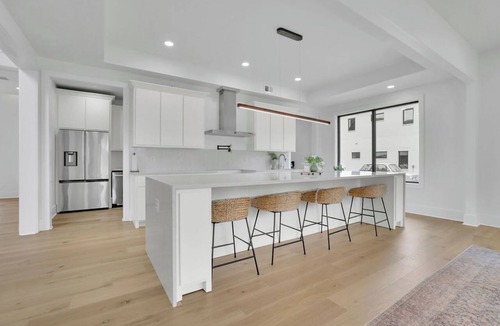 Clarkdale House | Luxury 4-bedroom home with 2 kitchens, hot tub, and gym: Group & Family Retreats