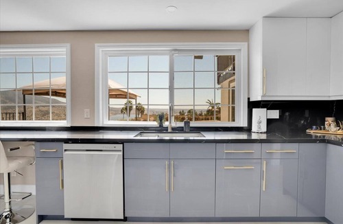 La Presa House | Luxury 4 BR w/Serene Lake Views