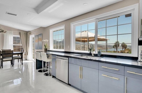 La Presa House | Luxury 4 BR w/Serene Lake Views