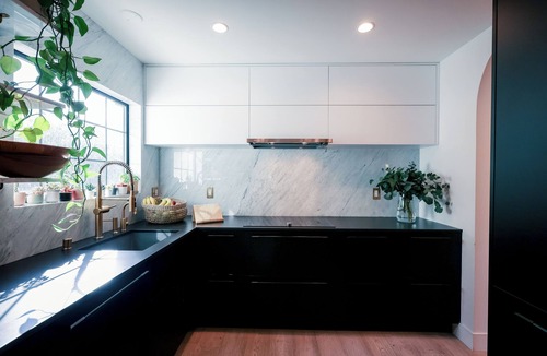 Suburban Park - Lorelei Manor - Flood Park Triangle House | Luxury 5-BD villa in Menlo Park with office. 2.7 miles to Palo Alto.