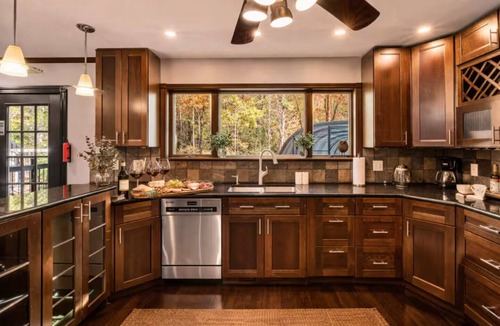 South Fallsburg House | Luxury 7BR Family Retreat , Indoor Pool, Sauna, Hot Tub, Sleeps 20