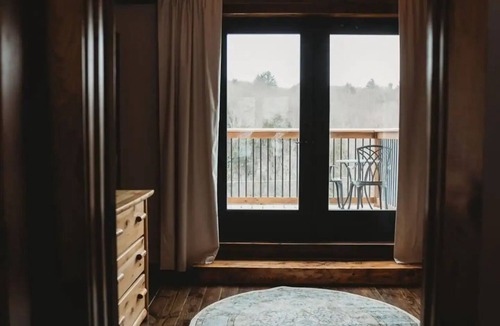 Remsen Cabin | Luxury cabin on private drive. Fall foliage at its finest, waterfront access.