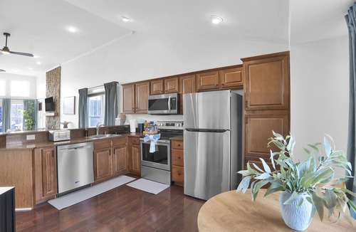 Tannersville House | Luxury Camelback Summit: 5bed 4bath, Hot Tub, Game Room, Movie Room, Slope Views