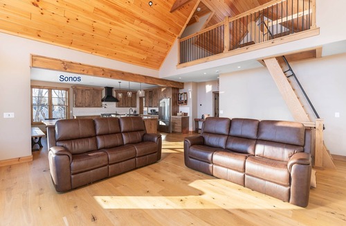Bartlett House | Luxury Chalet, Big Mountain Views, Hot Tub, fitness room, Chef Kitchen, Fire Pit