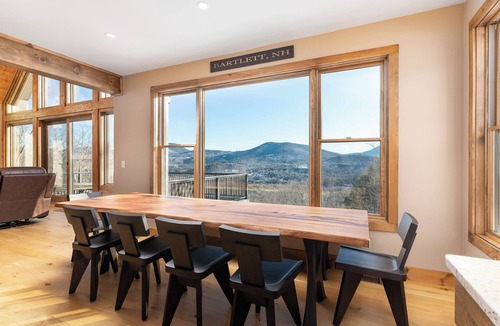 Bartlett House | Luxury Chalet, Big Mountain Views, Hot Tub, fitness room, Chef Kitchen, Fire Pit