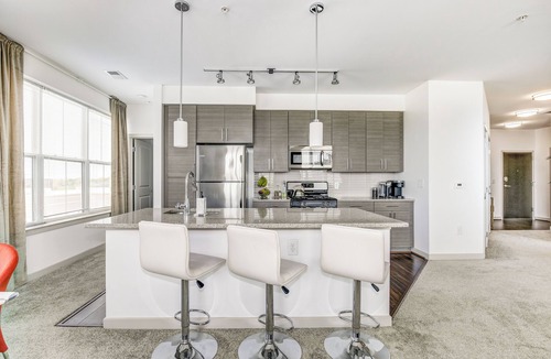 Rockville Apartment | Luxury Downtown Crown Apartment minutes from DC