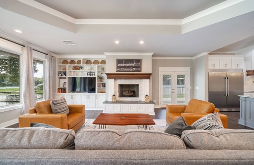 Mid America House | Luxury Lakefront Lodge - 16 Beds! 8 BRs! Sleeps 32!
