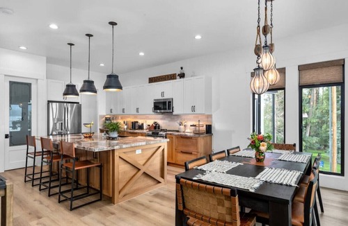Lakeside House | Luxury Lakeside Retreat w/Panoramic Flathead View