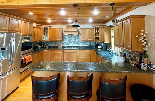 Carroll House | Luxury Log Cabin w/Hot Tub! Sleeps 16.