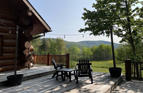 Windham House | Luxury Log Cabin-Windham Mountain. Amazing sunsets, large lawn, deck, fireplace