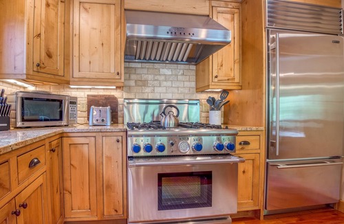 Lincoln House | Luxury Loon Mountain Home on the Pemi River - Walk to Ski Lifts