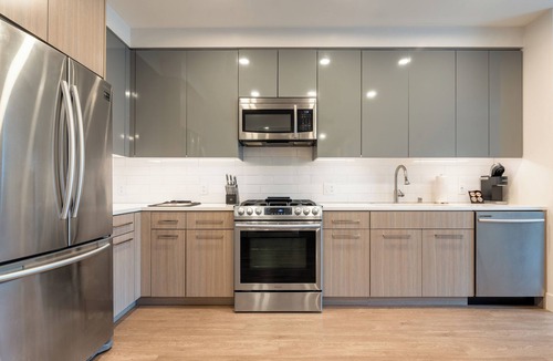 Mountain View Apartment | Luxury One Bedroom with Full-Service Amenities