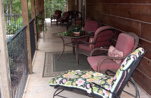 Compton Cabin | Luxury Romantic Bed and Breakfast Retreat in Northern Arkansas