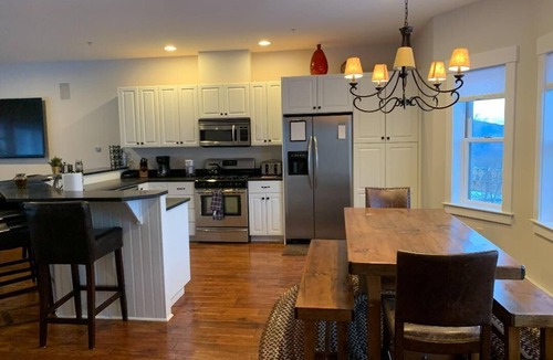 Carrabassett Valley House | Luxury Ski In/Out Timbers Unit with Hot Tub and Amazing Views!