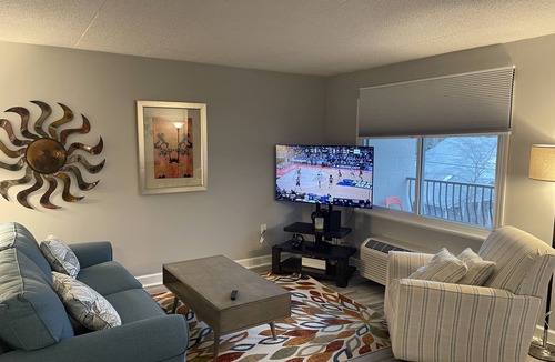 The Pines Condo | Magnificent 2- bedroom condo in Downtown Rehoboth 5 blocks to ocean & boardwalk