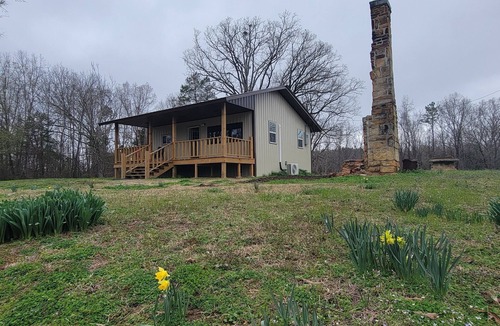 Saint Joe Cabin | Manes Bluff Cabin By the Buffalo Nation River with beautiful views and wildlife.