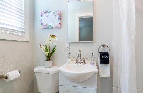 Northside Apartment | #Marbella Lane - MiniGuest House 11-Min to Levi's