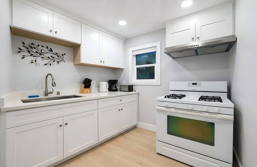 Cambrian Park House | @ Marbella Lane - Spacious 2BR Home Near Westgate
