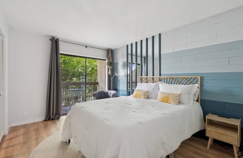 Piedmont Avenue Condo | Marvelous 1-bedroom condo steps to Piedmont Ave. perfect for your stay