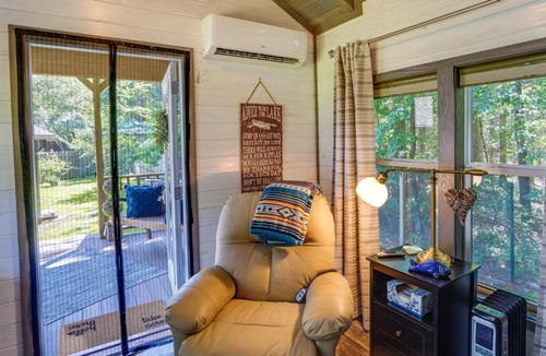 Mayfield House | Mayfield Tiny Home w/Porch, Walk to Beaches!