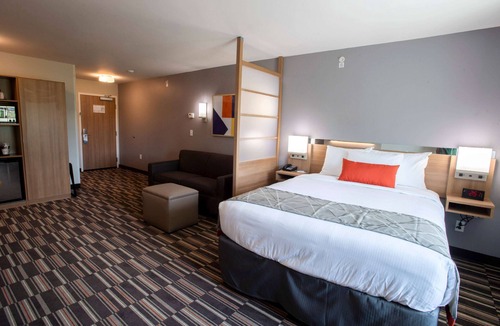 Amsterdam Hotel | Microtel Inn & Suites by Wyndham Amsterdam