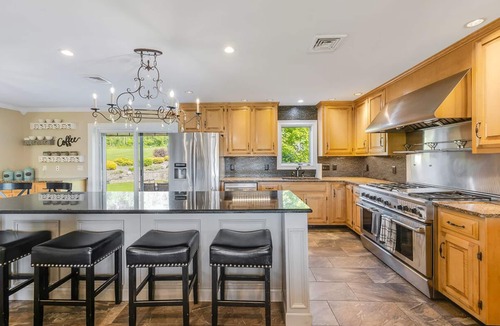 Monroe House | Mid-Hudson Estate on 11 acres with pool