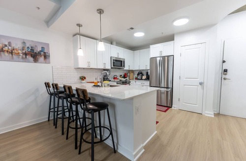 North Decatur Apartment | Midtown Atlanta 1BR Skyline Balcony Corner Condo by Piedmont Park Luxe Pad