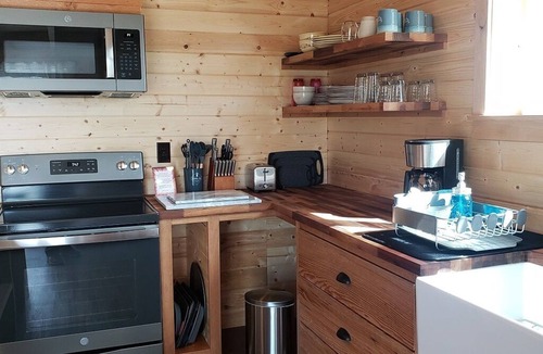 Babb Cabin | Miista'k Mountain Cabin - Modern Cabin - 15 Min to Glacier East Entrance