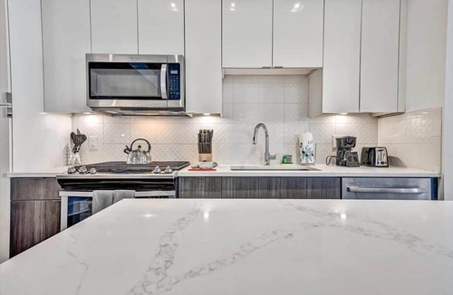 Garden Hills Apartment | Mins from Shops, Eateries | Easy Highway&Freeway Access