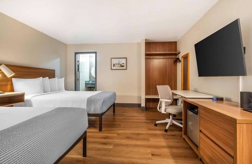 Cow Hollow Hotel | Minutes from Fisherman’s Wharf + Free Wi-Fi