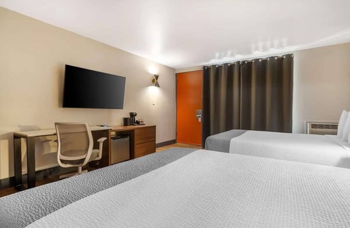Cow Hollow Hotel | Minutes from Fisherman’s Wharf + Free Wi-Fi