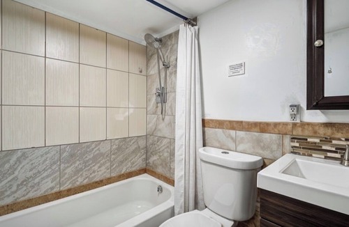 Prospect Park Apartment | Modern, 1BR APT With Parking , 25 min to MET LIFE , 30 min to NYC