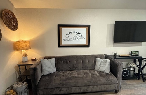 Plainview Cabin | Modern 2 bed cabin 2 miles from Lake Nimrod and within 30 mins of 4 state parks