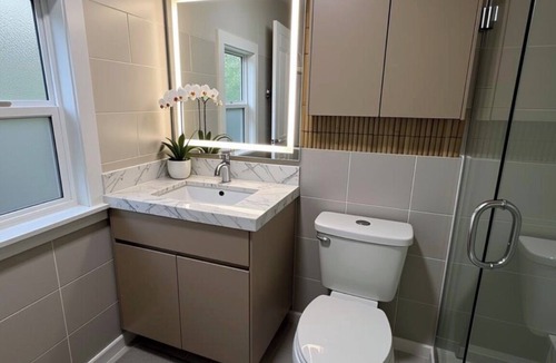 Excelsior Apartment | Modern 2BR 2BA Apartment Garden-View