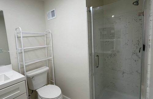 Excelsior Apartment | Modern 2BR 2BA Apartment Garden-View