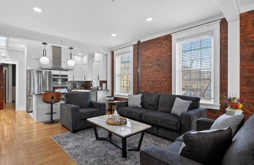 Cohoes Apartment | Modern 2BR/2BA Near Saratoga Race Track, Troy, Albany & Hospitals/Sleeps 6