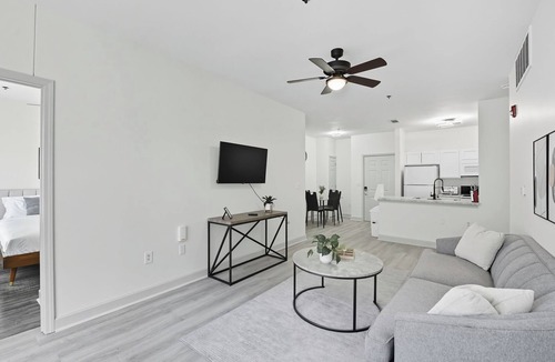 University District Apartment | Modern 2BR/2BA Near University District