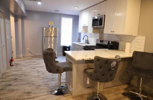 Forest Hill Apartment | Modern 2BR Apt , 10 Mins to EWR & Easy NYC Train Access