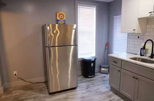 Forest Hill Apartment | Modern 2BR Apt , 10 Mins to EWR & Easy NYC Train Access
