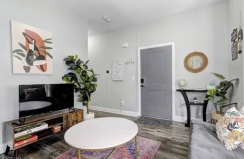 Forest Hill House | Modern 2BR Near NJIT, Rutgers & Newark Airport – WiFi + Laundry