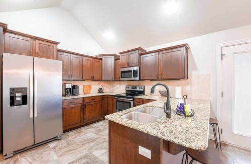 Cave Springs House | Modern 3BR Retreat EV Charger Fenced Yard by XNA