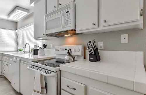 Crossgate House | Modern 4BR Retreat｜Private Garage｜Green Backyard｜Work-from-Home Ready#41318