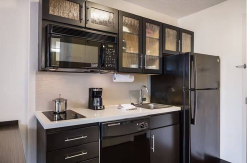 Nanuet Hotel | Modern Apartment-Style Suite with Kitchen + Free Parking & BBQ Facilities!