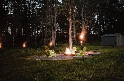 Narrowsburg Ski Chalet | Modern Artsy Luxe Cabin with Pond and Fire pit in Narrowsburg, Near Bethel Woods