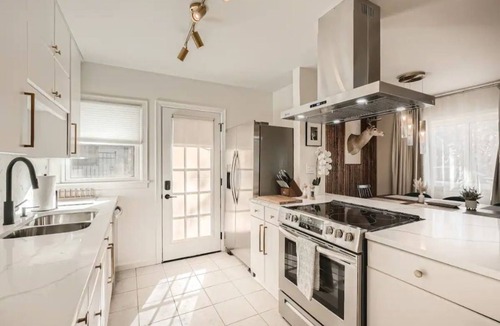 Garden Hills House | Modern Buckhead Duplex 3Br 1Ba - Walk Everywhere! Pet-Friendly