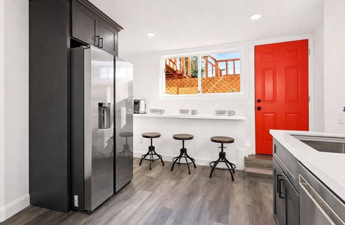 Longfellow Apartment | Modern & Cozy 1BR with private patio 5 min walk to BART Easy Access to S.F.